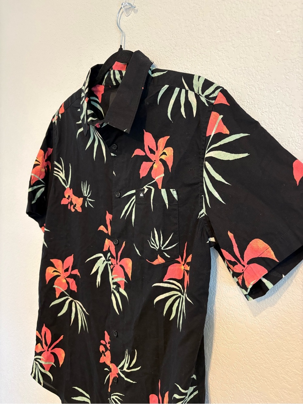 Quiksilver Hawaiian Button Up Shirt Men’s S Black Floral Tropical Short Sleeve - Picture 5 of 9